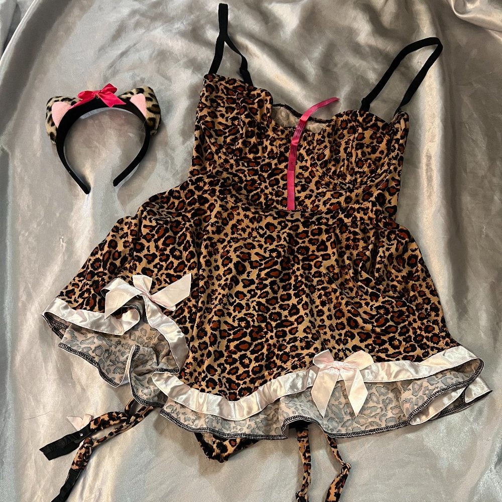 Seven 'til midnight sexy kitty cheetah costume medium